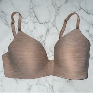 Victoria’s Secret No Wire Everyday Bra 32C Nude